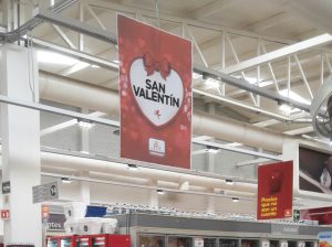 An advertisement for Valentine's Day in a supermarket in Guadalajara.