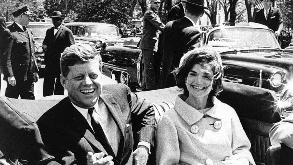 john-fitzgerald-kennedy-junto-a-su-mujer-el-dia-de-su-muerte