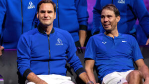 Roger Federer y Rafa Nadal, en la despedida del tenista suizo. GTRES