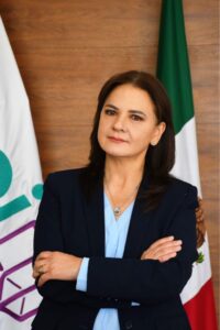 comisionada-682x1024