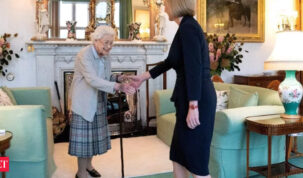 https://shortsaveall.xyz/queen-elizabeth-ii-appoints-liz-truss-as-new-british-prime-minister-view-visuals/