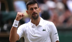 Novak Djokovic de Serbia celebra mientras juega contra Lorenzo Musetti de Italia en el partido de semifinales de individuales masculinos durante el día doce del Campeonato de Wimbledon 2024 en el All England Lawn Tennis and Croquet Club el 12 de julio de 2024 en Londres, Inglaterra. (Foto de Sean M. Haffey/Getty Images)Getty Images