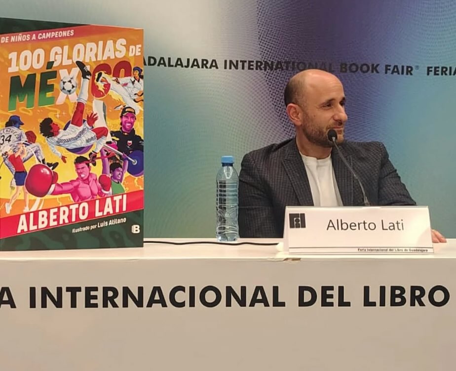 desde-que-escribo-un-nuevo-libro-resulta-inevitable-ya-sonarlo-y-sonarme-con-el-en-la-filguadalajara-muchisimas-gracias-por-haber-llenado-como-llenaron-esta-presentacion-y-haber-hecho-semejante-fila