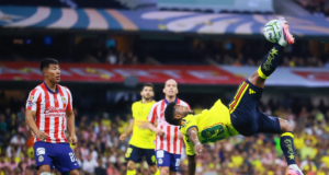 América y Chivas empatan en un Clásico Nacional emocionante