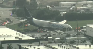 Accidente de avión de carga de Amazon en Miami deja muertos y varios heridos